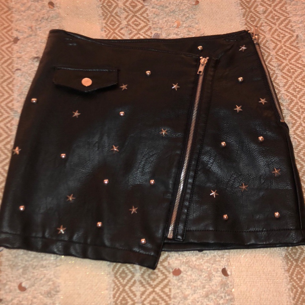 Star study leather skirt
